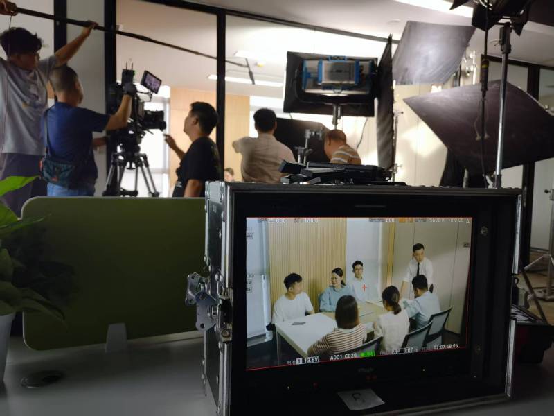 运城TVC拍摄公司：科技产品视觉化大师，诠释未来感与功能美学
